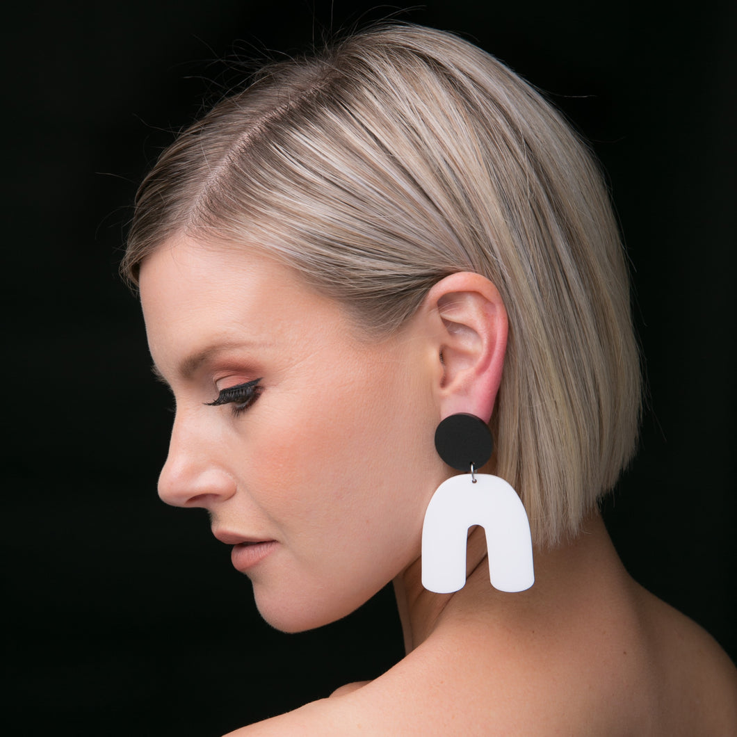 Horse Shoe Statements - Matte Black Tops